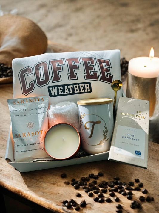 Cozy Coffee Gift Box for Coffee Lovers – Winter Gift with Mug, Candle, Chocolate & Fluffy Socks